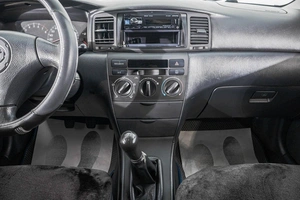 Седан Toyota Corolla 2002 года, 599000 рублей, Барнаул