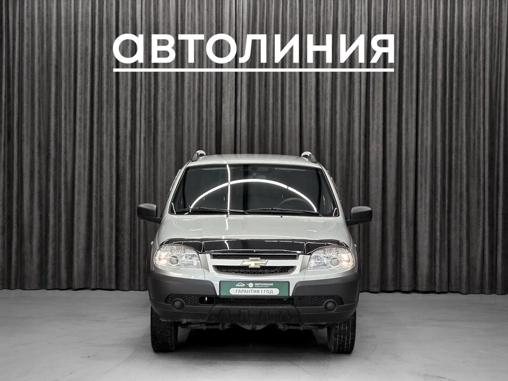 Внедорожник Chevrolet Niva 2017 года, 760000 рублей, Красноярск