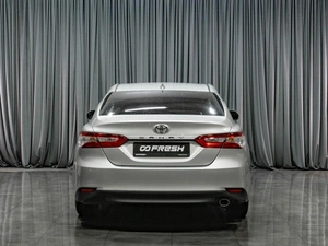 Седан Toyota Camry 2018 года, 2749000 рублей, Тюмень