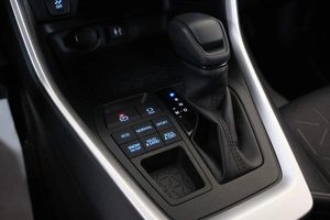 Внедорожник Toyota RAV4 2019 года, 4049000 рублей, Омск