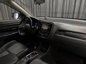 Внедорожник Mitsubishi Outlander 2016 года, 1689000 рублей, Красноярск