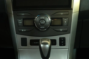 Седан Toyota Corolla 2010 года, 1139000 рублей, Омск