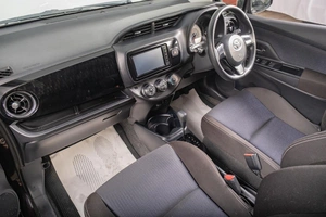 Хетчбэк Toyota Vitz 2018 года, 1069000 рублей, Томск