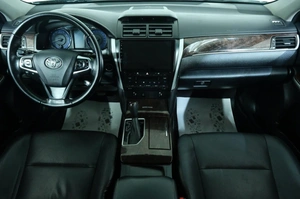 Седан Toyota Camry 2017 года, 2489000 рублей, Омск