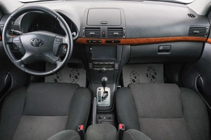 Седан Toyota Avensis 2008 года, 959000 рублей, Красноярск