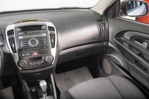 Хетчбэк Kia Ceed 2011 года, 849000 рублей, Томск