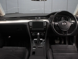 Универсал Volkswagen Passat 2017 года, 1700000 рублей, Омск