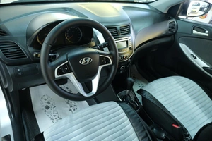 Хетчбэк Hyundai Solaris 2013 года, 919000 рублей, Омск
