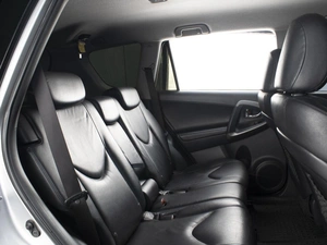 Внедорожник Toyota RAV4 2011 года, 1690000 рублей, Омск