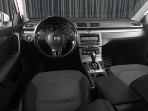 Седан Volkswagen Passat 2011 года, 888000 рублей, Тюмень