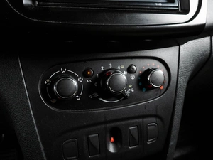 Седан Renault Logan 2016 года, 779000 рублей, Воронеж