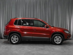 Внедорожник Volkswagen Tiguan 2012 года, 1449000 рублей, Тюмень