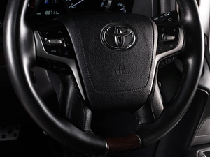 Внедорожник Toyota Land Cruiser 2016 года, 6649000 рублей, Красный Пахарь