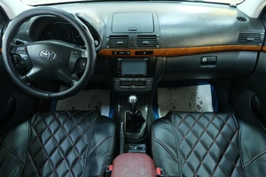 Седан Toyota Avensis 2007 года, 849000 рублей, Омск