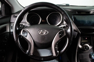 Седан Hyundai Elantra 2012 года, 919000 рублей, Сургут