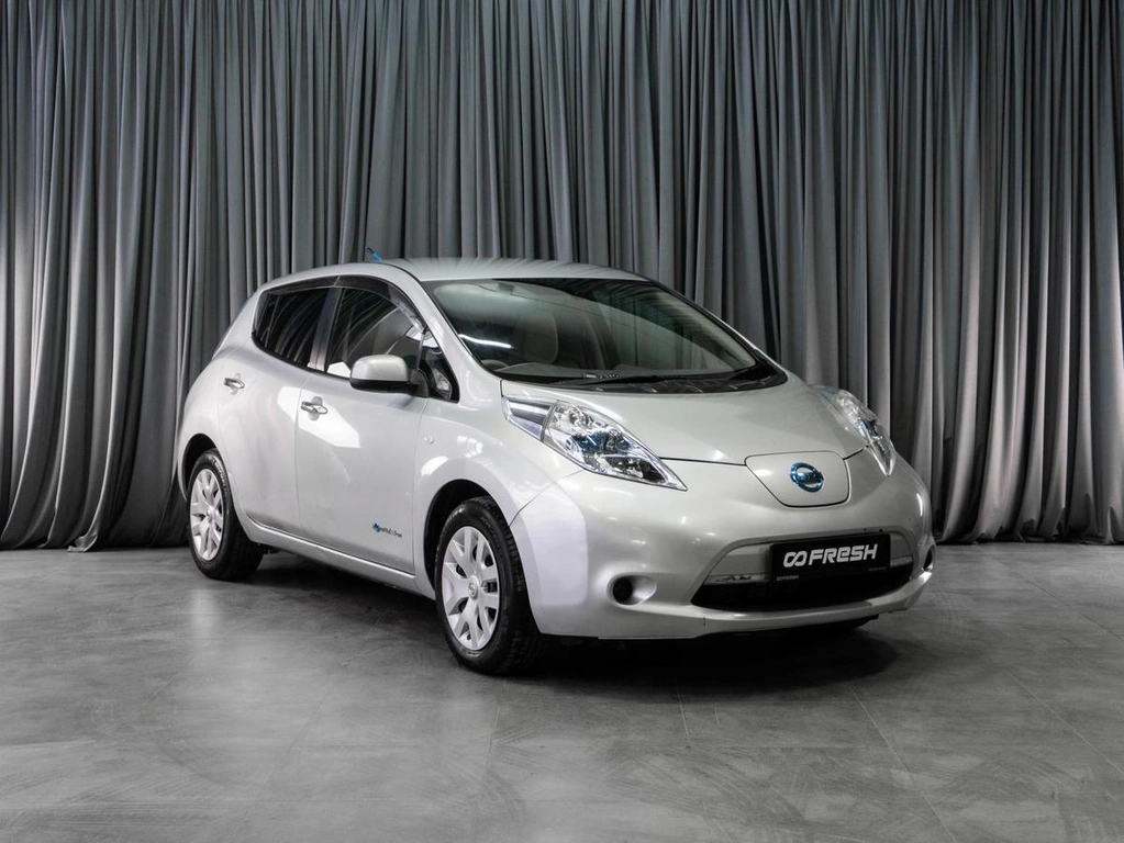 Хетчбэк Nissan Leaf 2010 года, 569000 рублей, Тюмень