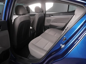 Седан Hyundai Elantra 2020 года, 1525000 рублей, Красный Пахарь