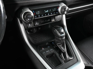 Внедорожник Toyota RAV4 2019 года, 3069000 рублей, Ростов-на-Дону
