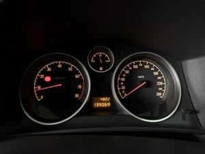 Универсал Opel Astra 2011 года, 649000 рублей, Нижневартовск