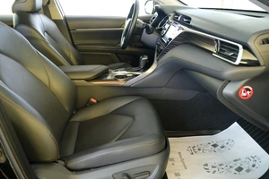 Седан Toyota Camry 2018 года, 2889000 рублей, Омск
