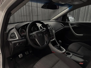 Хетчбэк Opel Astra 2012 года, 599000 рублей, Красноярск