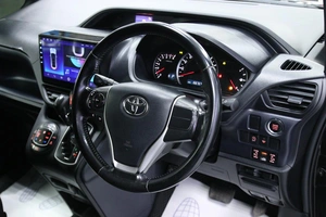 Минивэн Toyota Voxy 2015 года, 1883000 рублей, Солонцы