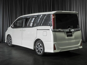 Минивэн Toyota Noah 2017 года, 2370000 рублей, Тюмень