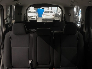 Минивэн Toyota Voxy 2017 года, 2000000 рублей, Красноярск