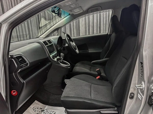 Хетчбэк Toyota Ractis 2013 года, 850000 рублей, Красноярск