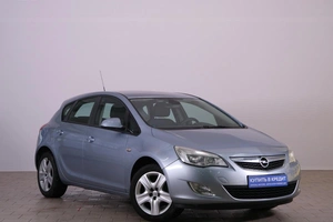 Хетчбэк Opel Astra 2011 года, 819000 рублей, Омск