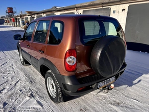 Внедорожник Chevrolet Niva 2018 года, 750000 рублей, Красноярск