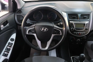 Седан Hyundai Solaris 2013 года, 849000 рублей, Омск