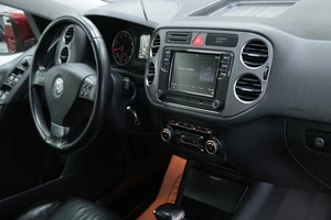 Внедорожник Volkswagen Tiguan 2010 года, 1248000 рублей, Солонцы