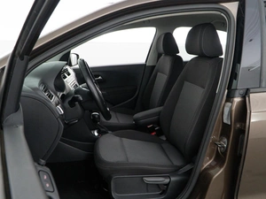 Седан Volkswagen Polo 2018 года, 1248077 рублей, Москва