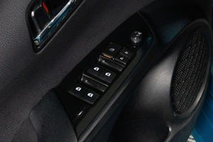 Лифтбек Toyota Prius 2019 года, 2389000 рублей, Сургут