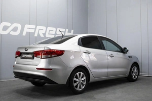 Седан Kia Rio 2015 года, 1060000 рублей, Омск
