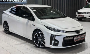 Хетчбэк Toyota Prius PHV 2018 года, 2357000 рублей, Красноярск
