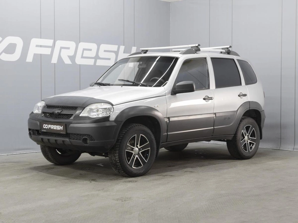 Внедорожник Chevrolet Niva 2012 года, 420000 рублей, Омск