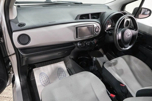 Хетчбэк Toyota Vitz 2013 года, 699000 рублей, Новокузнецк