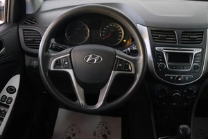 Хетчбэк Hyundai Solaris 2015 года, 989000 рублей, Омск
