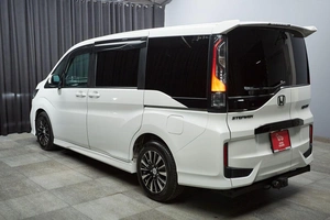 Минивэн Honda Stepwgn Spada 2019 года, 2450000 рублей, Красноярск