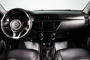 Седан Kia Rio 2017 года, 1089000 рублей, Сургут