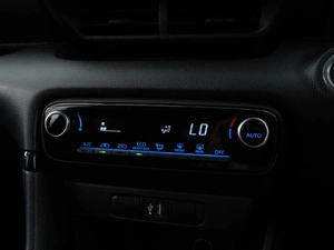 Хетчбэк Toyota Yaris 2021 года, 1224046 рублей, Москва