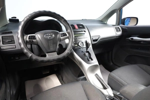 Хетчбэк Toyota Auris 2012 года, 1089000 рублей, Новосибирск
