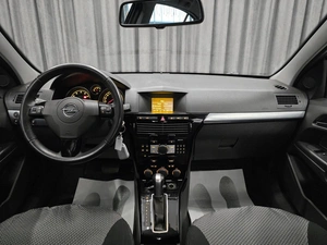 Седан Opel Astra 2010 года, 660000 рублей, Красноярск