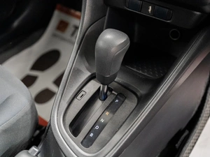 Хетчбэк Toyota Yaris 2020 года, 1120000 рублей, Красноярск