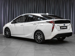 Лифтбек Toyota Prius 2016 года, 1829000 рублей, Тюмень
