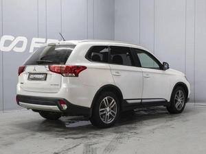 Внедорожник Mitsubishi Outlander 2015 года, 1800000 рублей, Омск