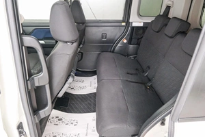 Минивэн Toyota Roomy 2017 года, 1039000 рублей, Красноярск