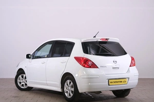 Хетчбэк Nissan Tiida 2013 года, 969000 рублей, Омск